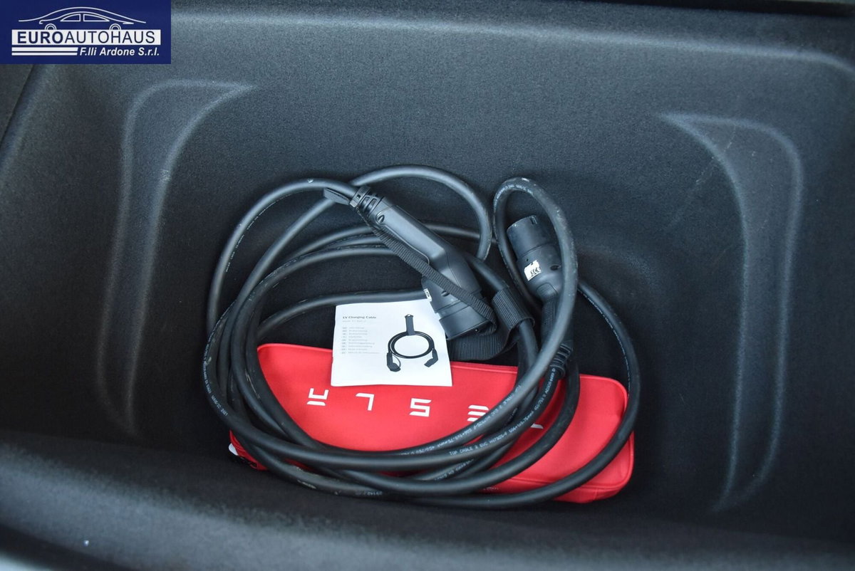 Tesla Model Y Long Range Dual Motor awd (17)