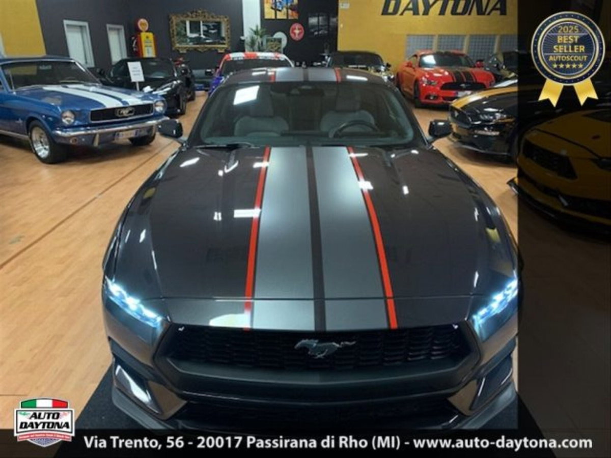 Ford Mustang Coupé Fastback 2.3 EcoBoost (2)