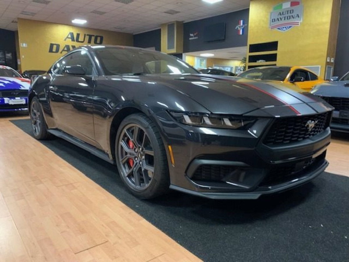 Ford Mustang Coupé Fastback 2.3 EcoBoost (3)