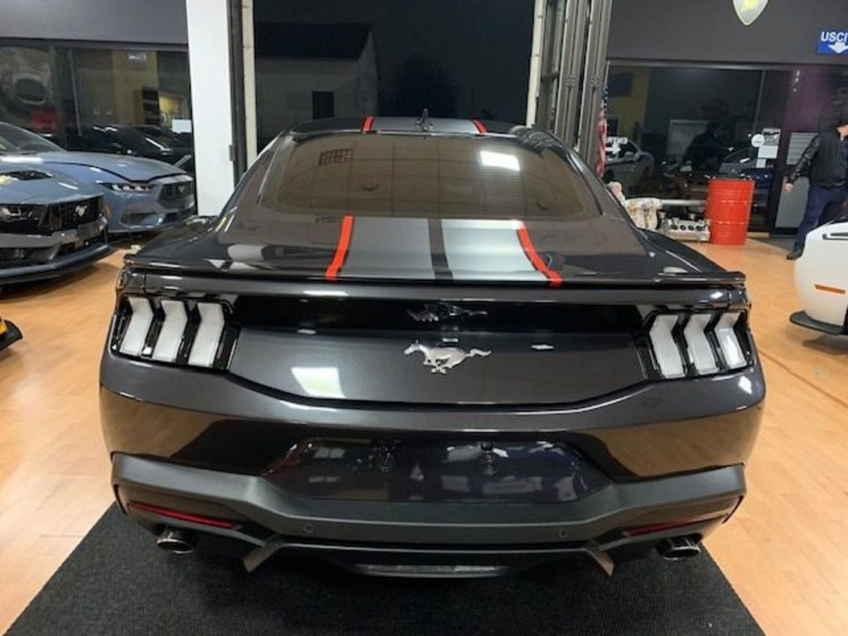 Ford Mustang Coupé Fastback 2.3 EcoBoost (9)