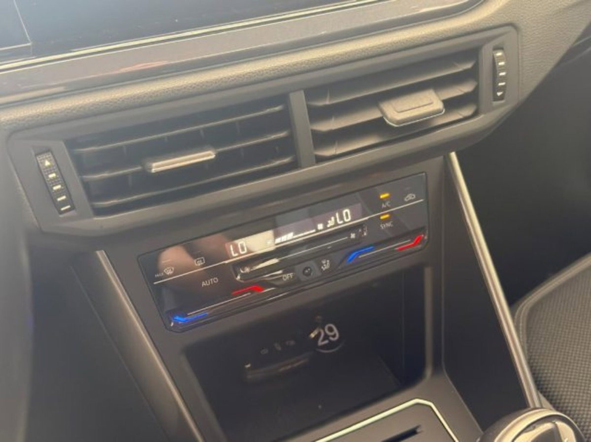 Volkswagen Polo 1.0 tsi Style 95cv (17)