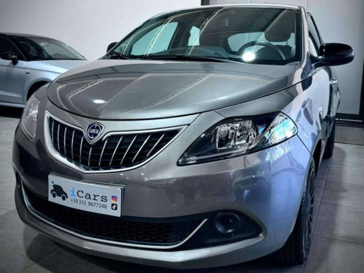 Lancia Ypsilon 1.0 FireFly 5 porte S&S Hybrid Ecochic Silver