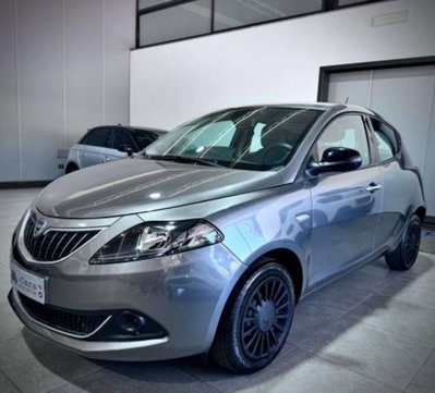 Lancia Ypsilon 1.0 FireFly 5 porte S&S Hybrid Ecochic Silver (2)