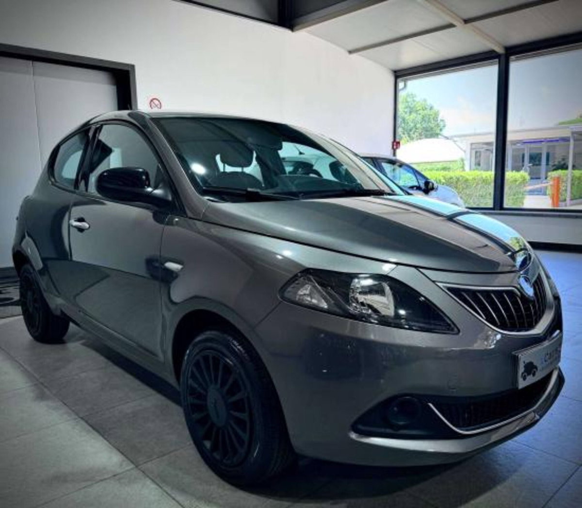 Lancia Ypsilon 1.0 FireFly 5 porte S&S Hybrid Ecochic Silver (4)