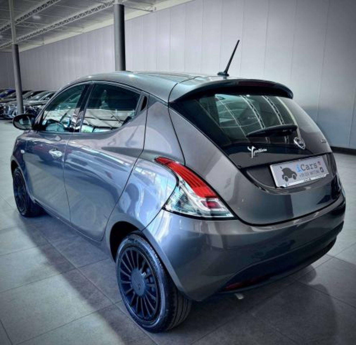 Lancia Ypsilon 1.0 FireFly 5 porte S&S Hybrid Ecochic Silver (6)