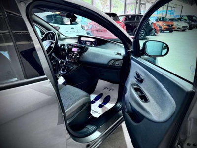 Lancia Ypsilon 1.0 FireFly 5 porte S&S Hybrid Ecochic Silver (9)