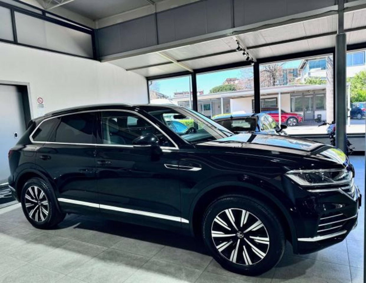 Volkswagen Touareg 3.0 V6 tdi scr R-Line Final Edition 231cv auto (6)