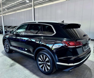 Volkswagen Touareg 3.0 V6 tdi scr R-Line Final Edition 231cv auto (9)