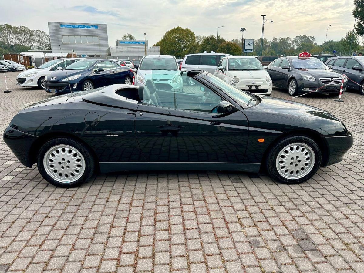 Alfa Romeo Spider 2.0i 16V Twin Spark cat (11)
