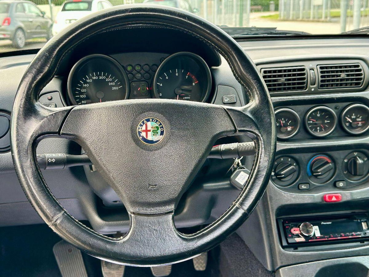 Alfa Romeo Spider 2.0i 16V Twin Spark cat (15)