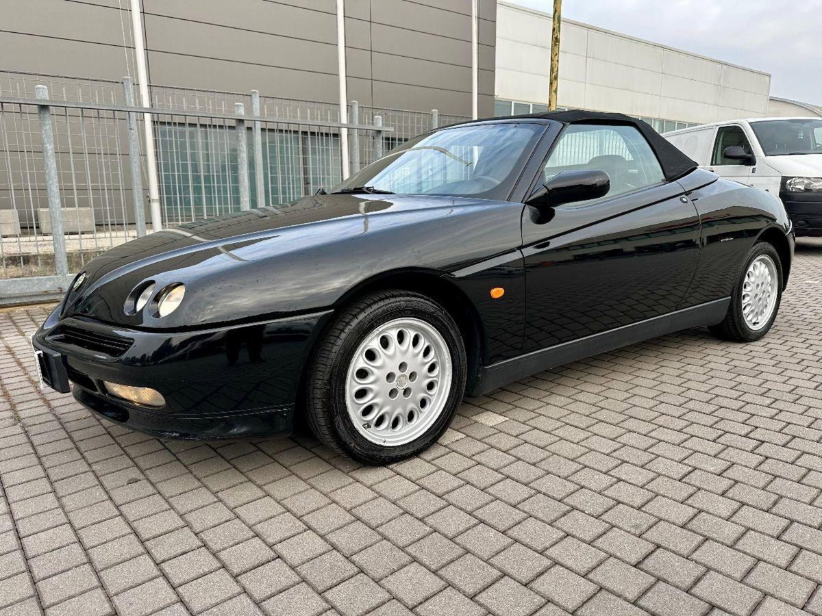 Alfa Romeo Spider 2.0i 16V Twin Spark cat (6)