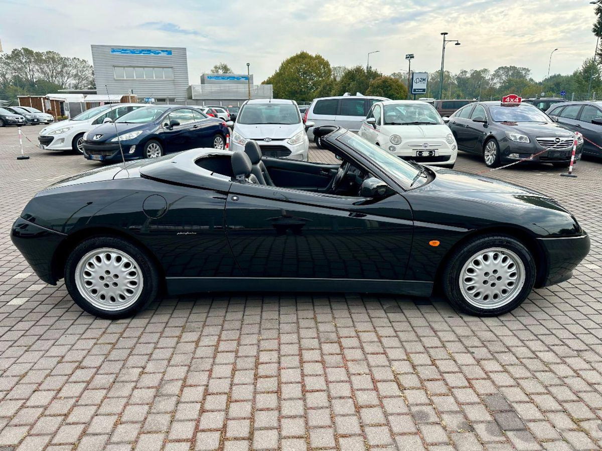 Alfa Romeo Spider 2.0i 16V Twin Spark cat (8)