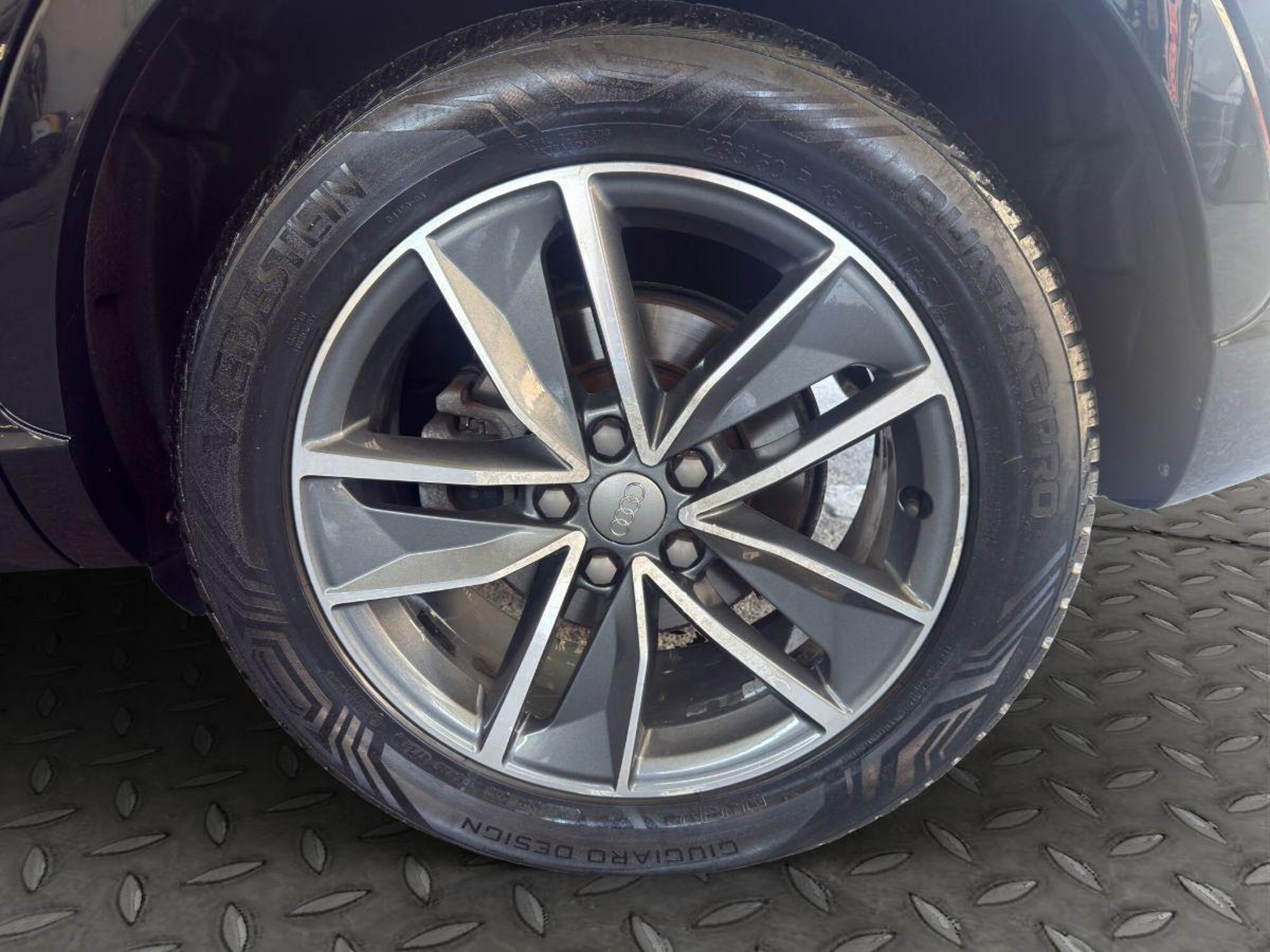 Audi Q3 2.0 TDI 120 CV Sport (10)