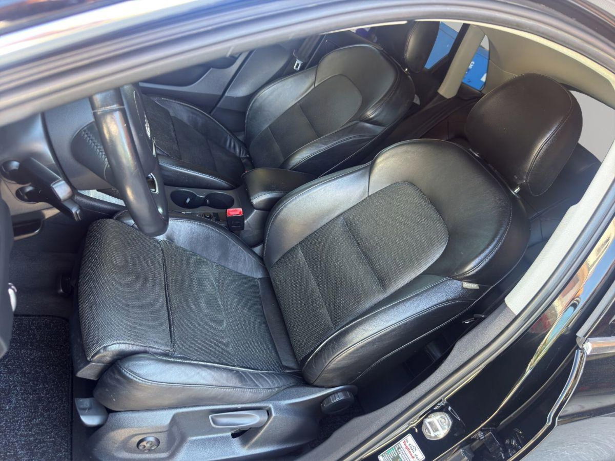Audi Q3 2.0 TDI 120 CV Sport (12)