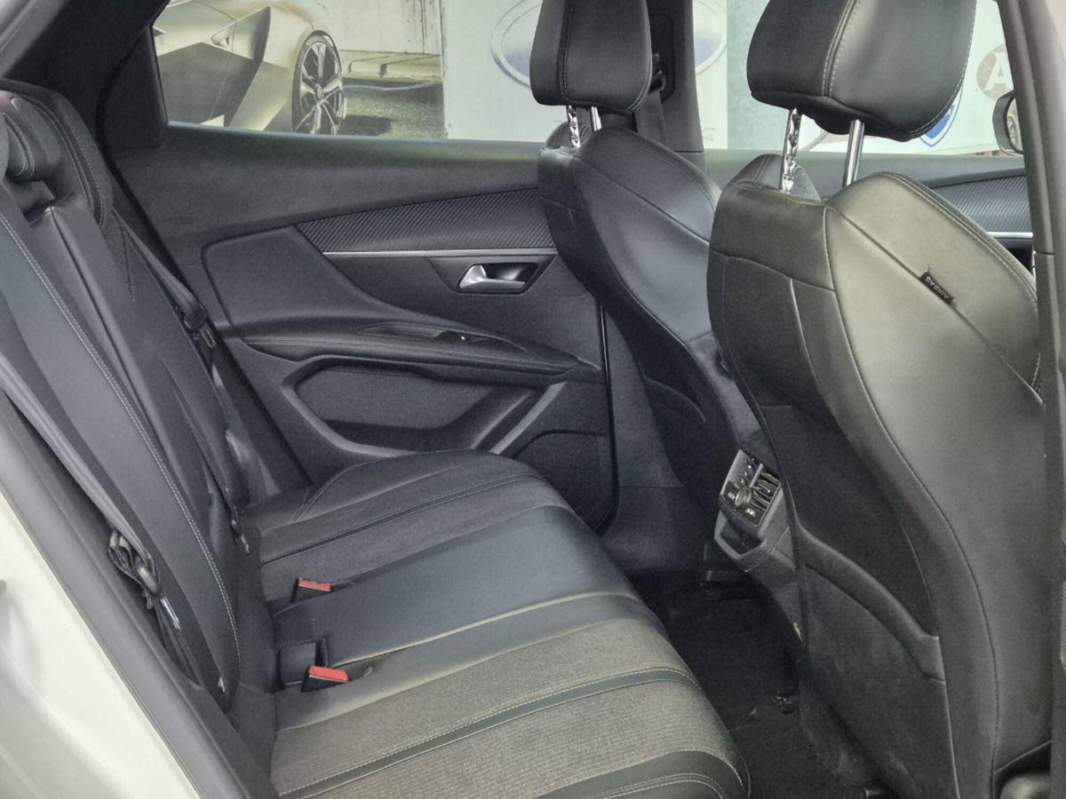 Peugeot 3008 BlueHDi 130 S&S EAT8 GT Line (17)