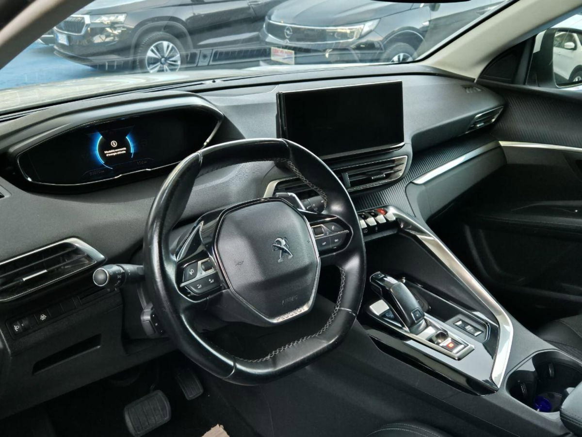Peugeot 3008 BlueHDi 130 S&S EAT8 GT Line (2)