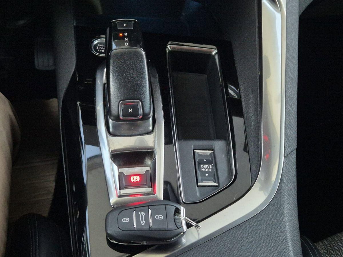 Peugeot 3008 BlueHDi 130 S&S EAT8 GT Line (6)
