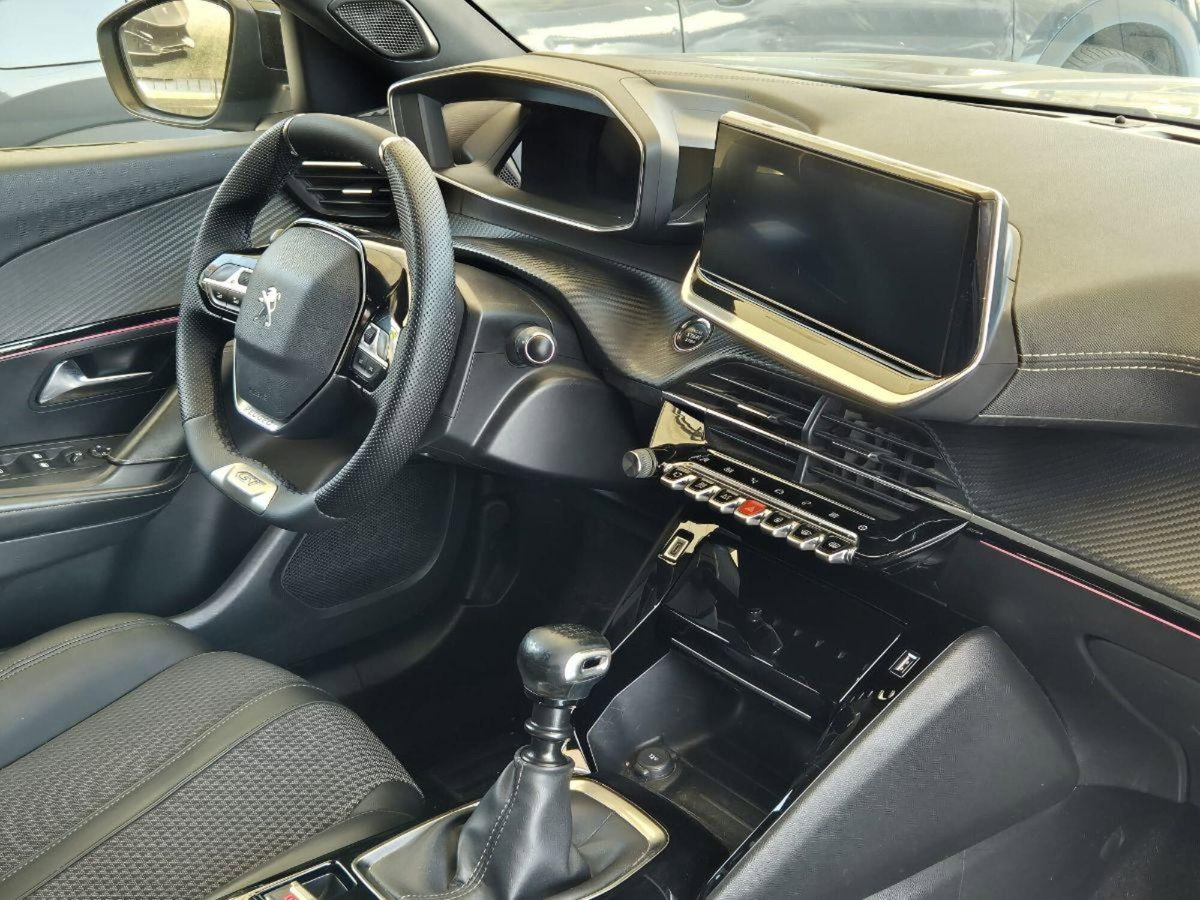 Peugeot 2008 BlueHDi 110 S&S GT (11)