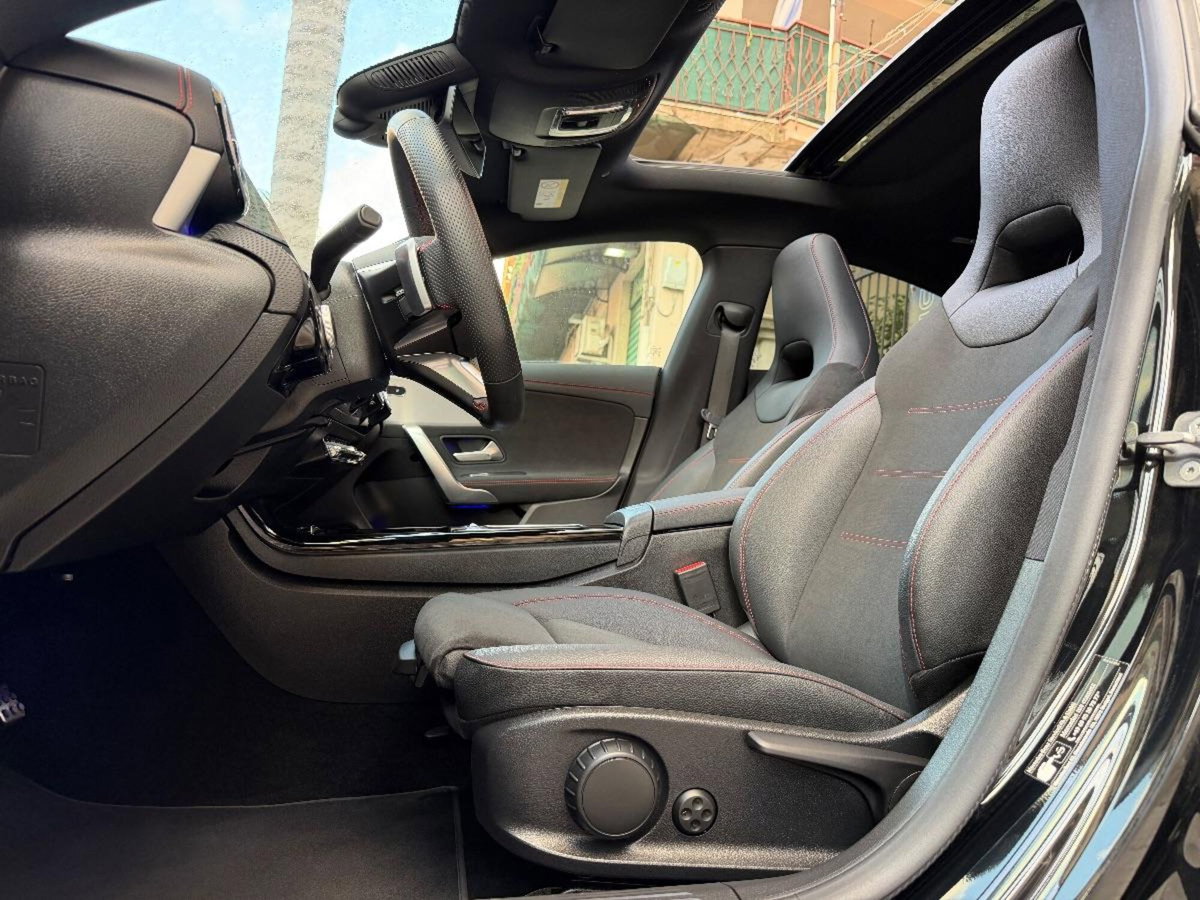 Mercedes-Benz CLA 200 d Automatic Premium (14)