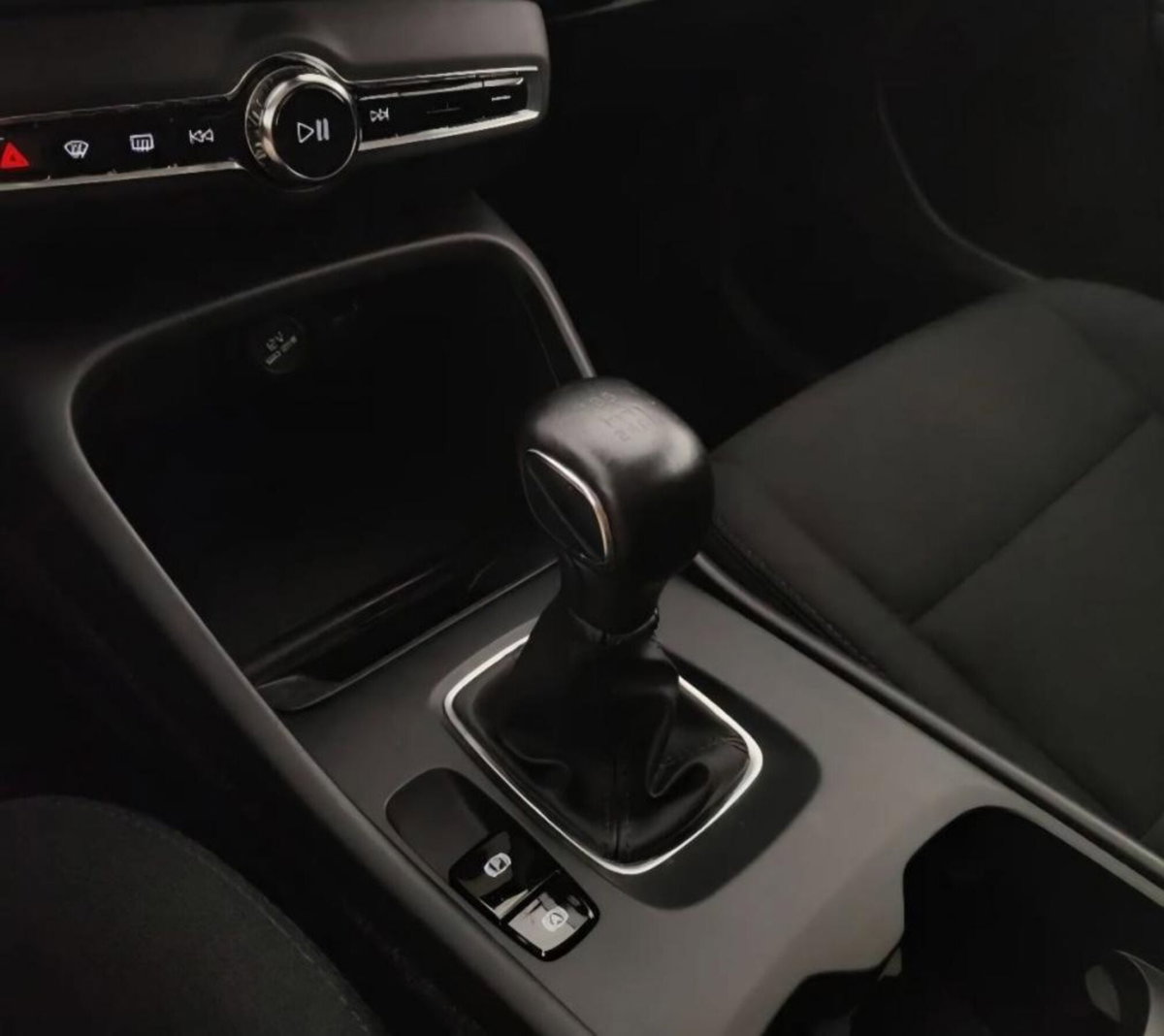 Volvo XC40 T2 Momentum Core (10)