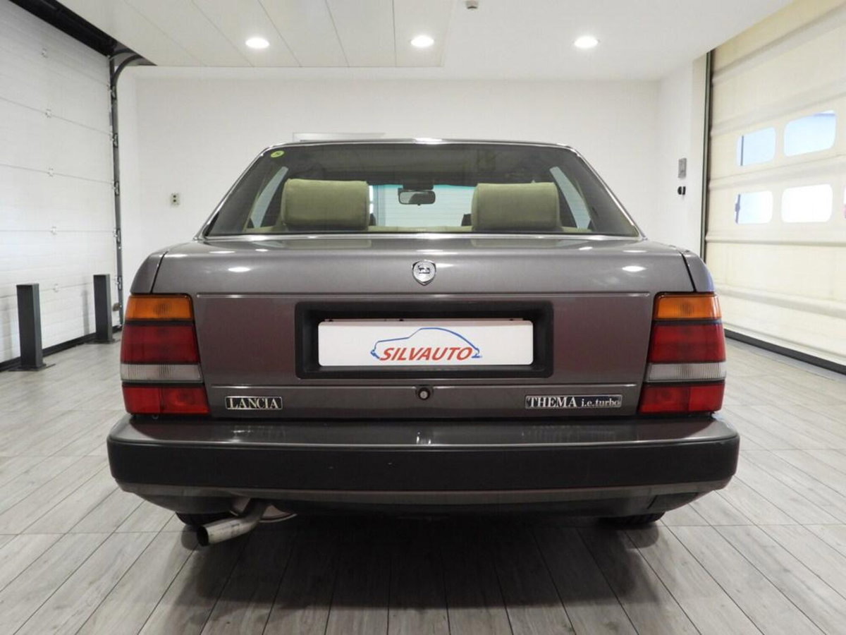 Lancia Thema i.e. turbo (5)