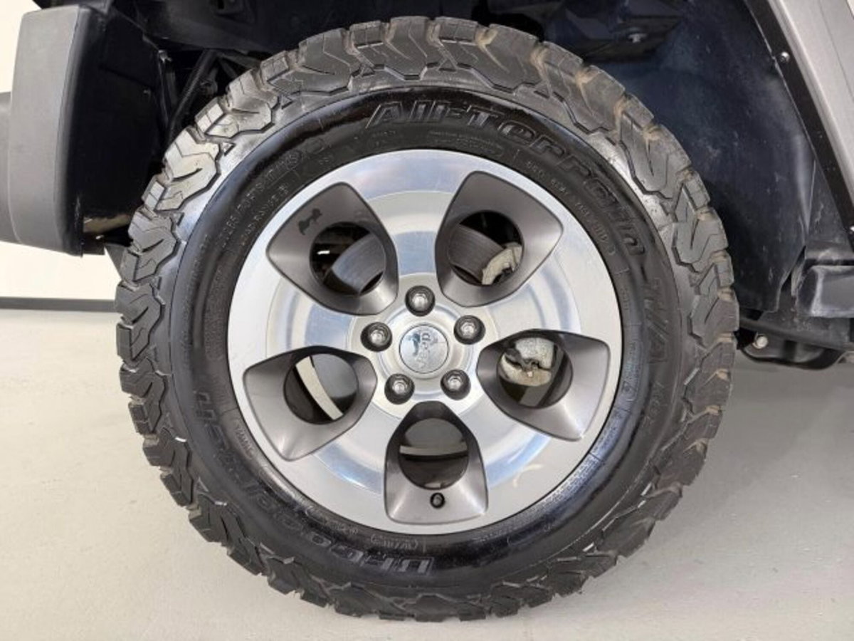 Jeep Wrangler Unlimited 2.8 CRD DPF Sahara Auto (10)