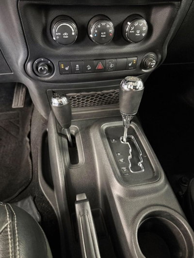 Jeep Wrangler Unlimited 2.8 CRD DPF Sahara Auto (14)