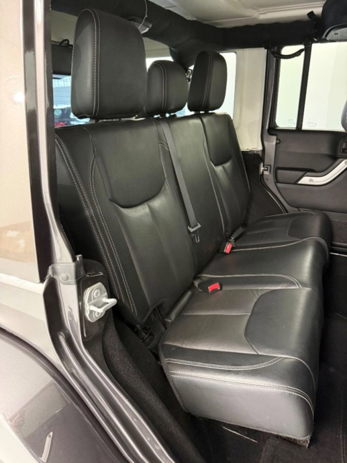 Jeep Wrangler Unlimited 2.8 CRD DPF Sahara Auto (15)