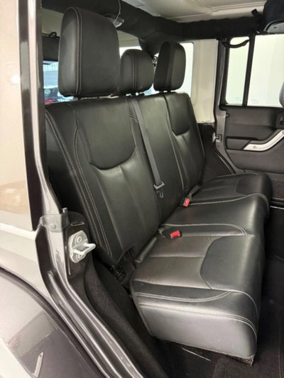 Jeep Wrangler Unlimited 2.8 CRD DPF Sahara Auto (15)