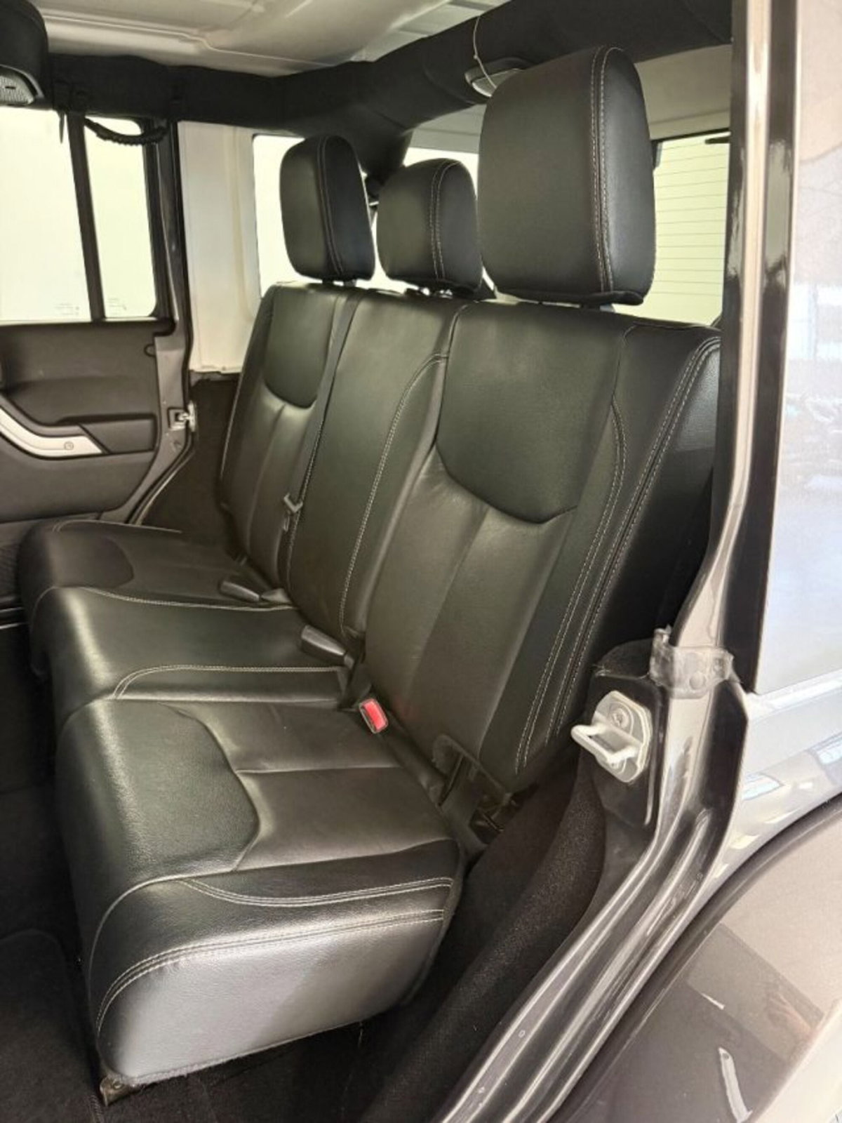 Jeep Wrangler Unlimited 2.8 CRD DPF Sahara Auto (17)