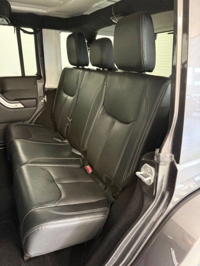 Jeep Wrangler Unlimited 2.8 CRD DPF Sahara Auto (17)