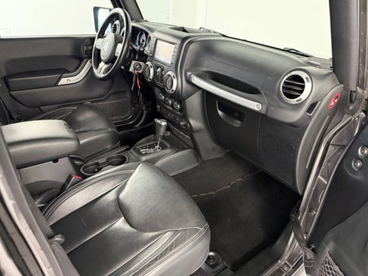 Jeep Wrangler Unlimited 2.8 CRD DPF Sahara Auto (6)