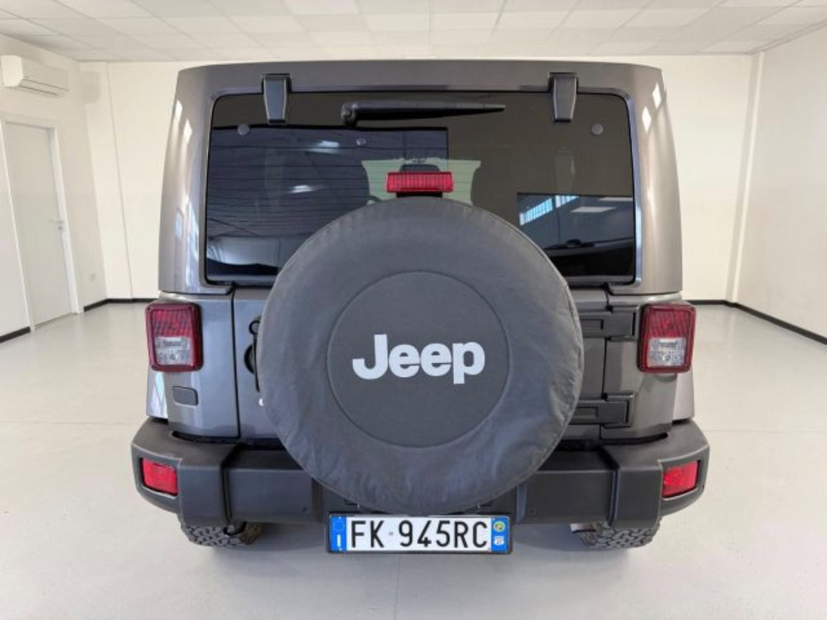 Jeep Wrangler Unlimited 2.8 CRD DPF Sahara Auto (8)