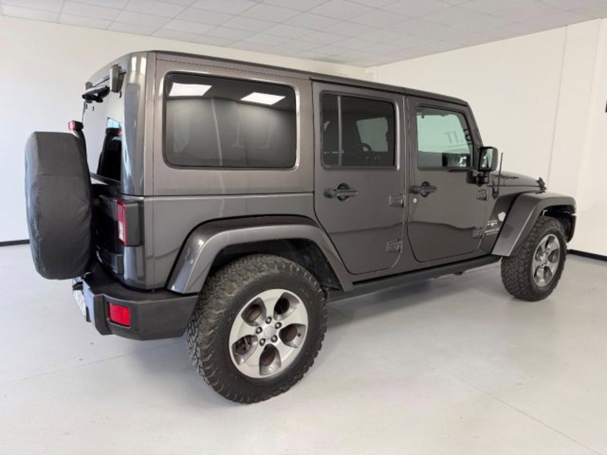 Jeep Wrangler Unlimited 2.8 CRD DPF Sahara Auto (9)
