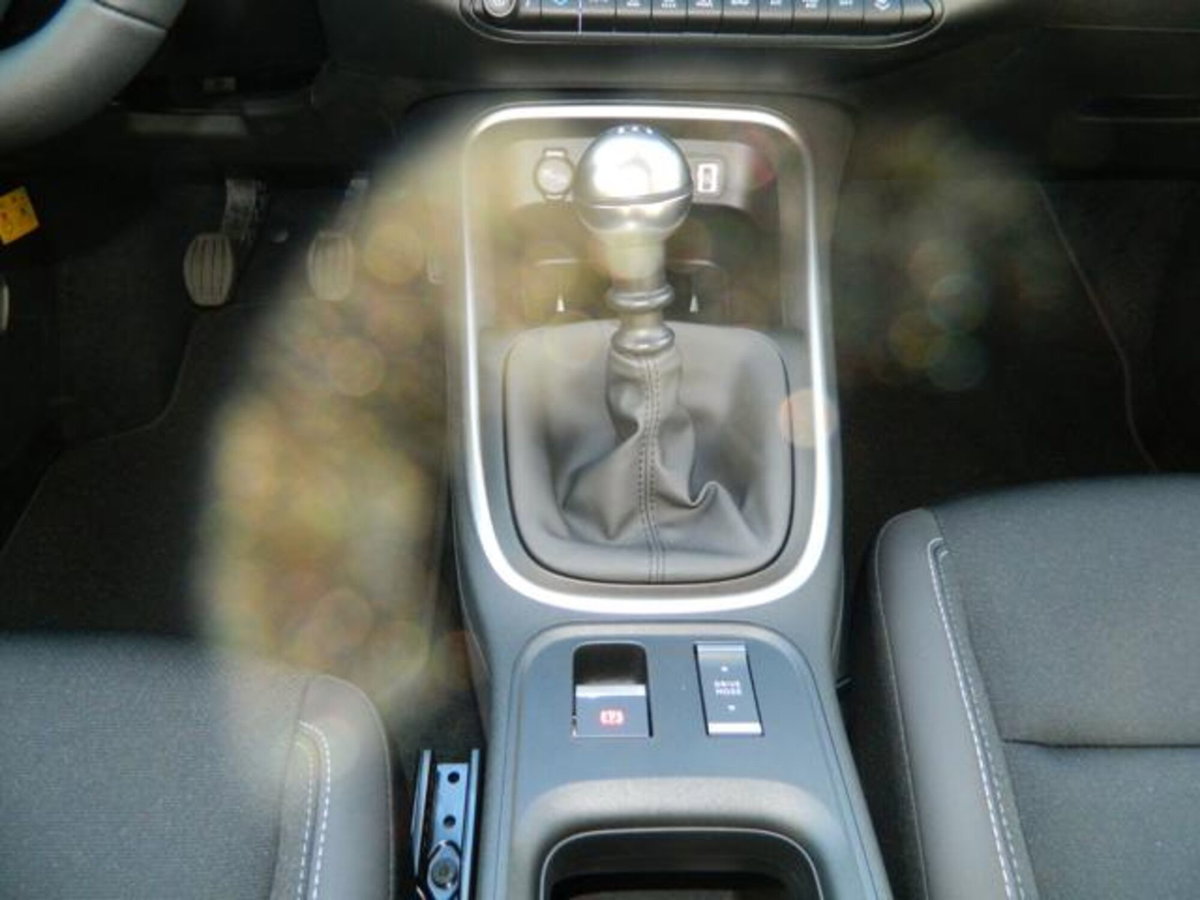 Jeep Avenger 1.2 turbo Summit fwd 100cv (12)