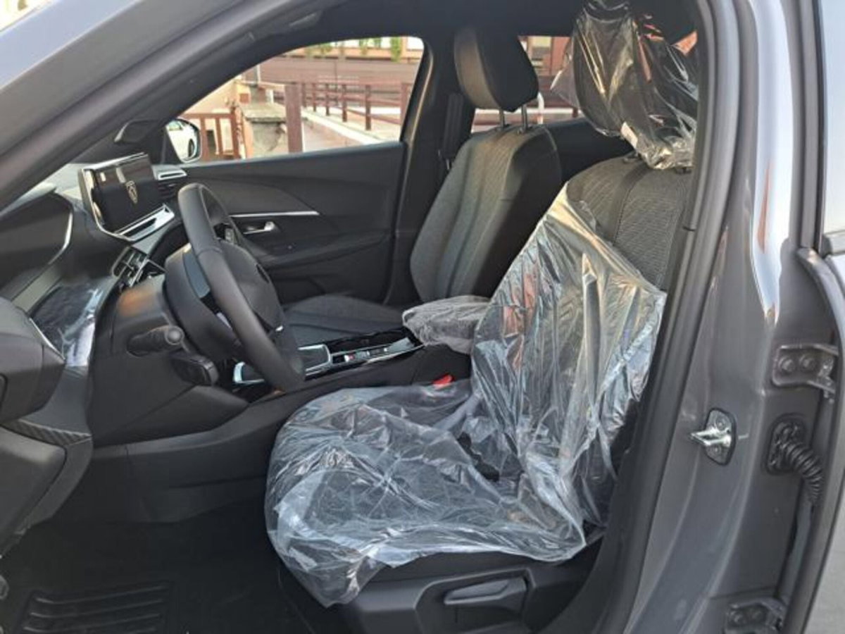 Peugeot 2008 PureTech 100 S&S Allure (15)