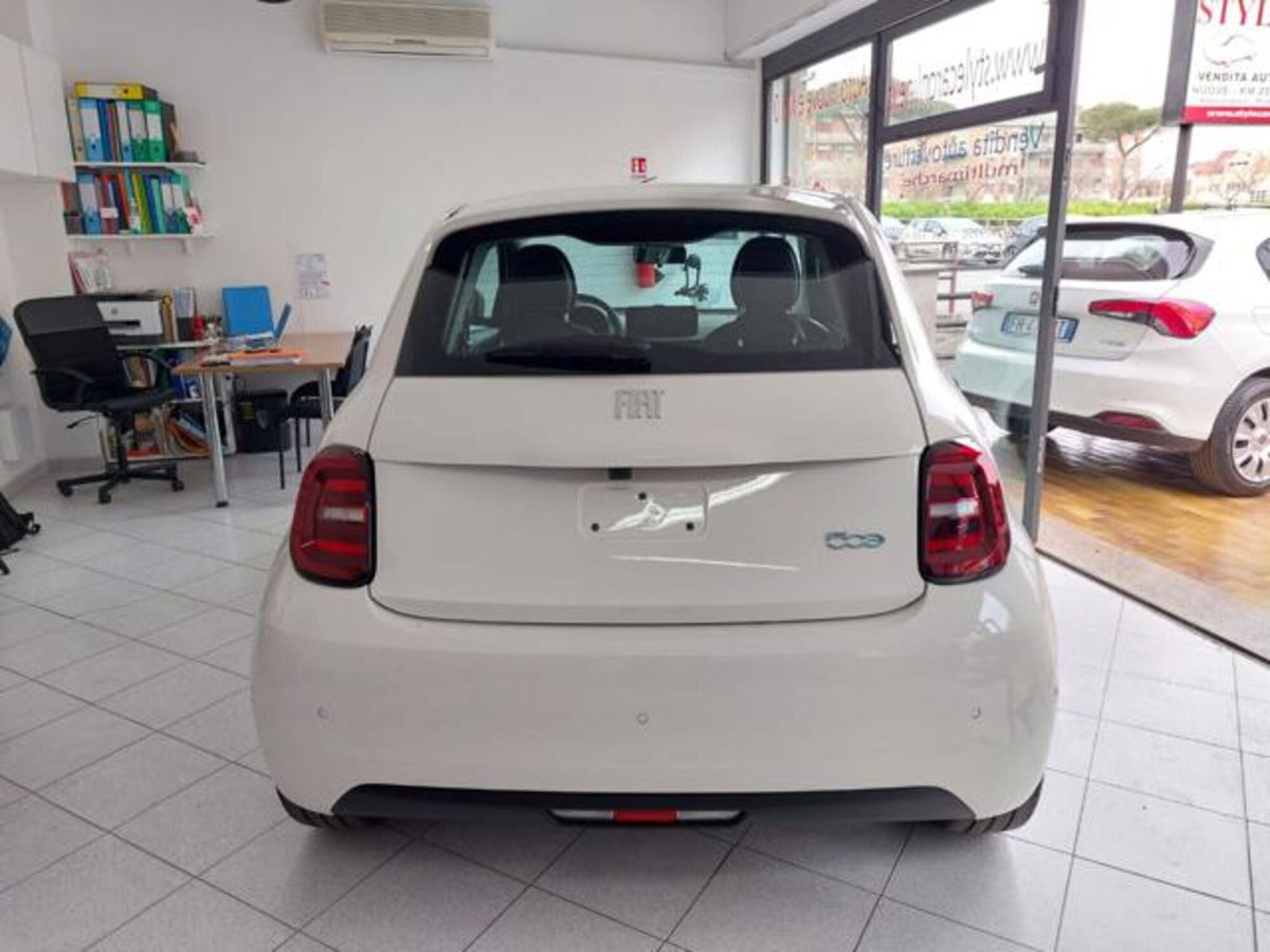 Fiat 500e Icon Berlina 42 kWh (2)