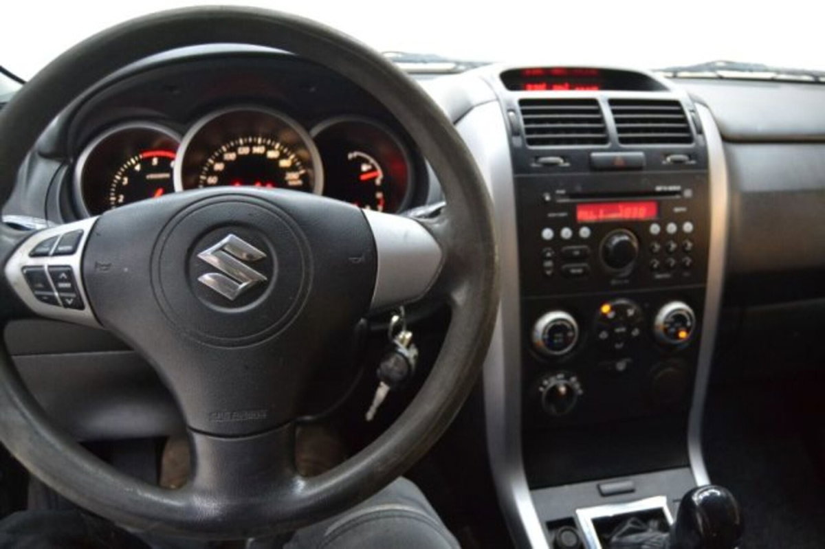 Suzuki Grand Vitara 1.9 DDiS 3 porte Offroad (11)