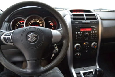 Suzuki Grand Vitara 1.9 DDiS 3 porte Offroad (11)