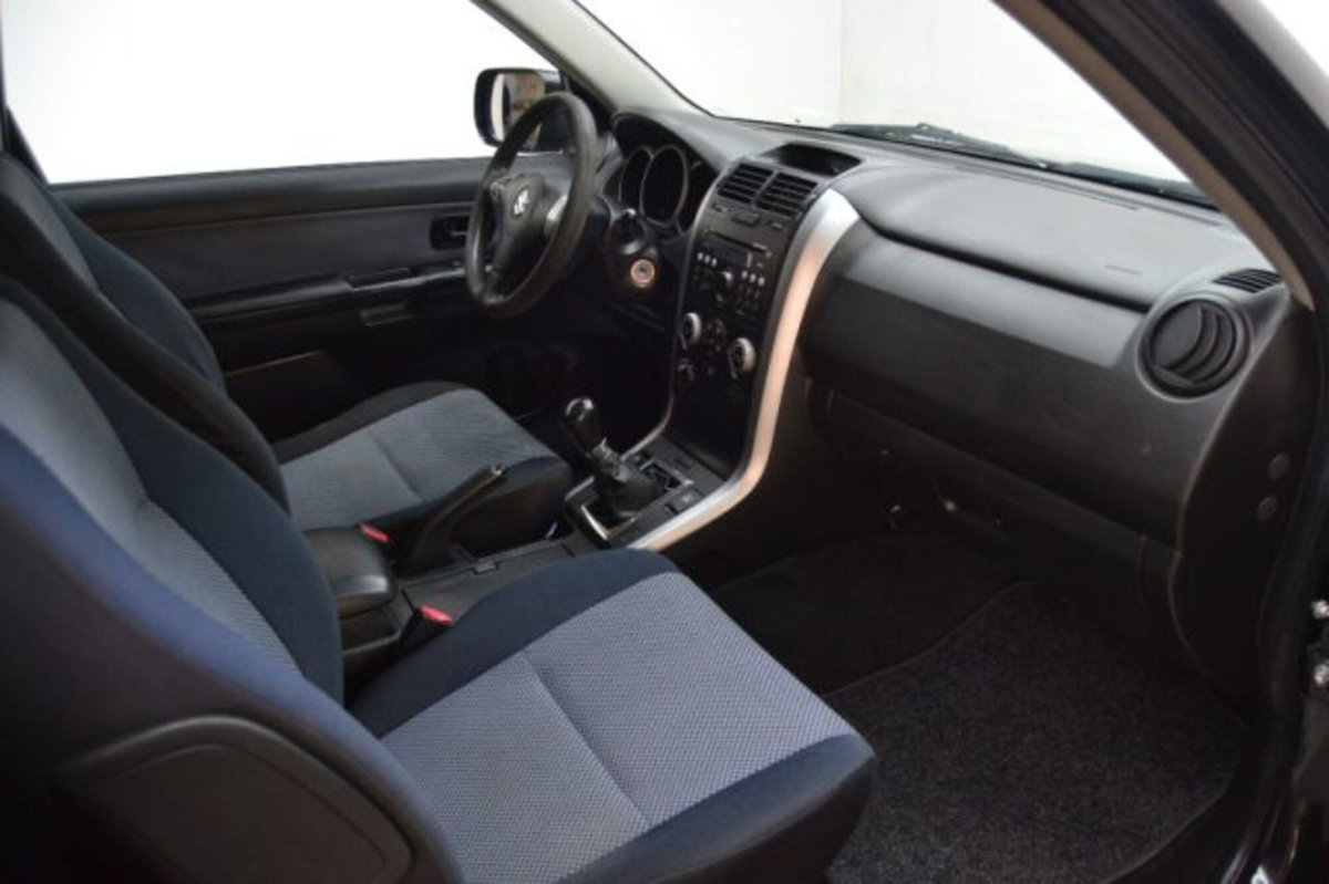 Suzuki Grand Vitara 1.9 DDiS 3 porte Offroad (6)