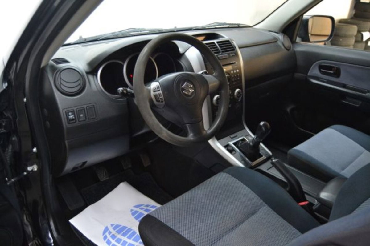 Suzuki Grand Vitara 1.9 DDiS 3 porte Offroad (9)