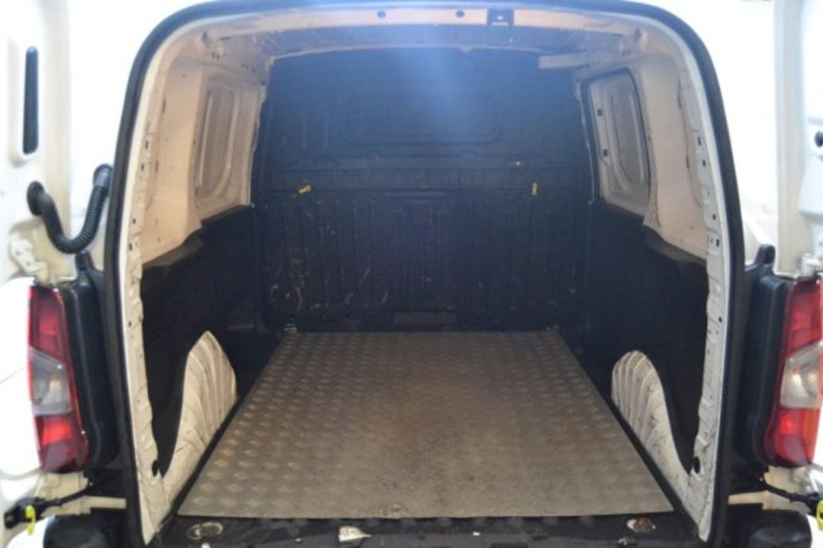 Opel Combo Furgone Cargo 1.5 Diesel 100CV PC 650kg Essentia (4)