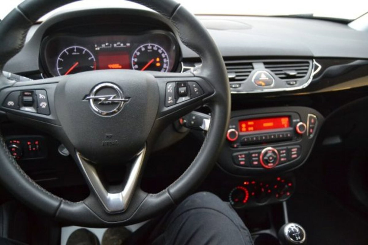 Opel Corsa 1.2 5 porte 120 Anniversary (13)