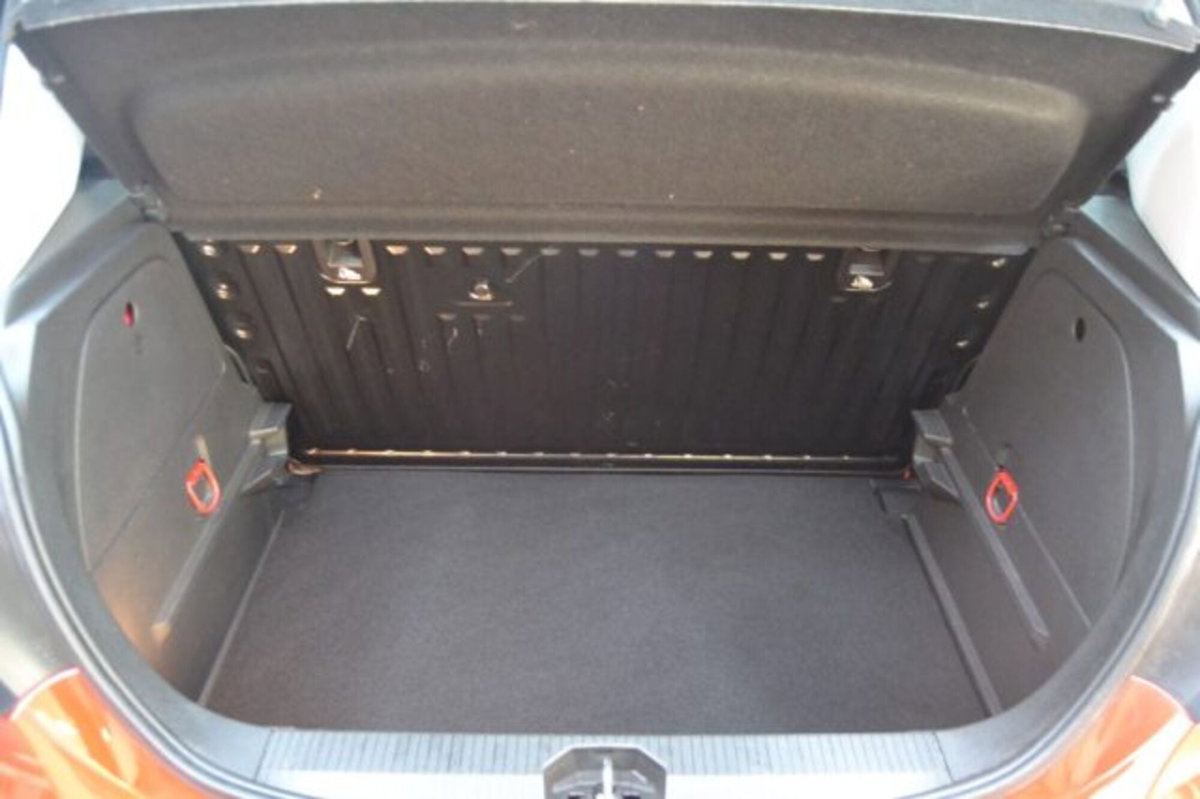 Opel Corsa 1.2 5 porte 120 Anniversary (6)