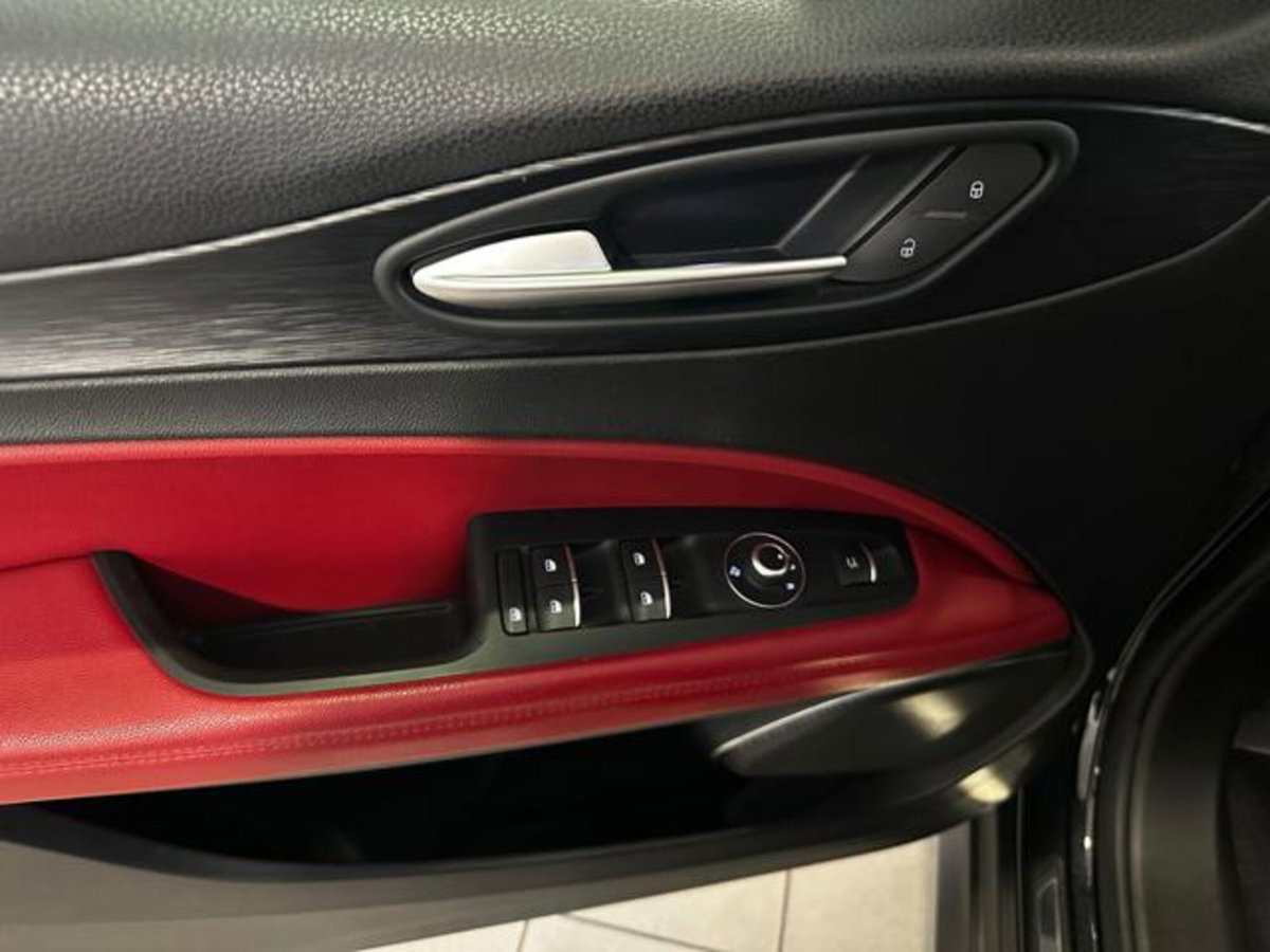 Alfa Romeo Stelvio Stelvio 2.2 Turbodiesel 180 CV AT8 RWD Executive (12)