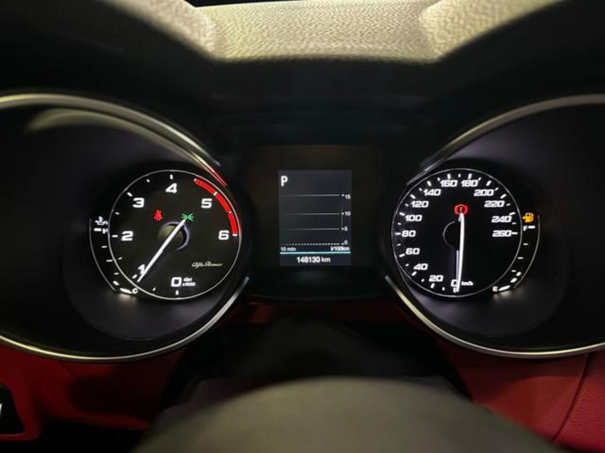 Alfa Romeo Stelvio Stelvio 2.2 Turbodiesel 180 CV AT8 RWD Executive (14)