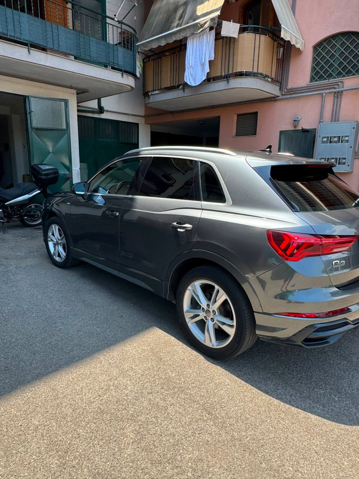 Audi Q3 2.0 TDI 150 CV Business (4)
