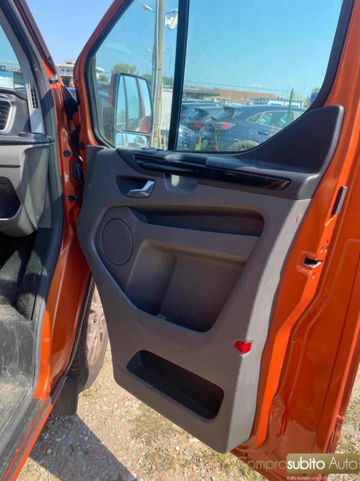 Ford Transit Custom Furgone 320 2.0 EcoBlue 130 PC Combi Trend (19)
