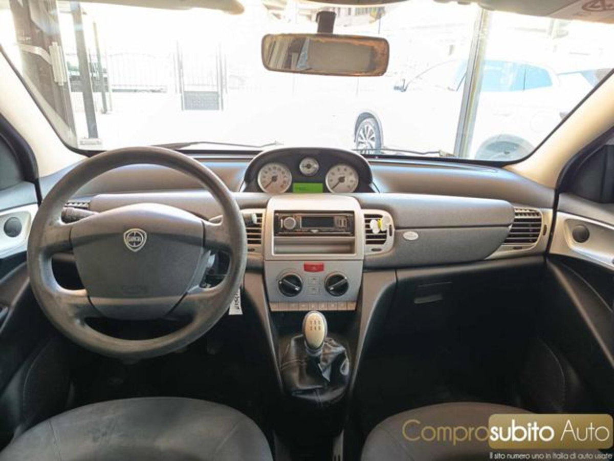 Lancia Ypsilon 1.2 69 CV Unyca (10)