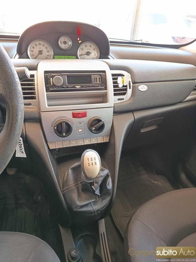 Lancia Ypsilon 1.2 69 CV Unyca (14)